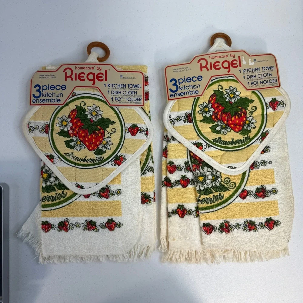 VTG Riegel 3pc Kitchen Ensemble Strawberry Daisy Floral Made USA Lot‎ of 2 NEW